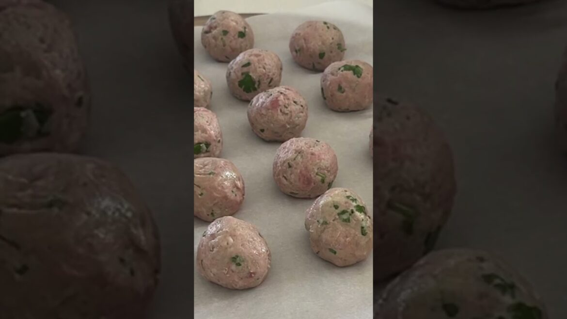 Tender and juice Mediterranean Lamb Meatballs #lamb #meatballs #Mediterranean #todler #babyfoodprep