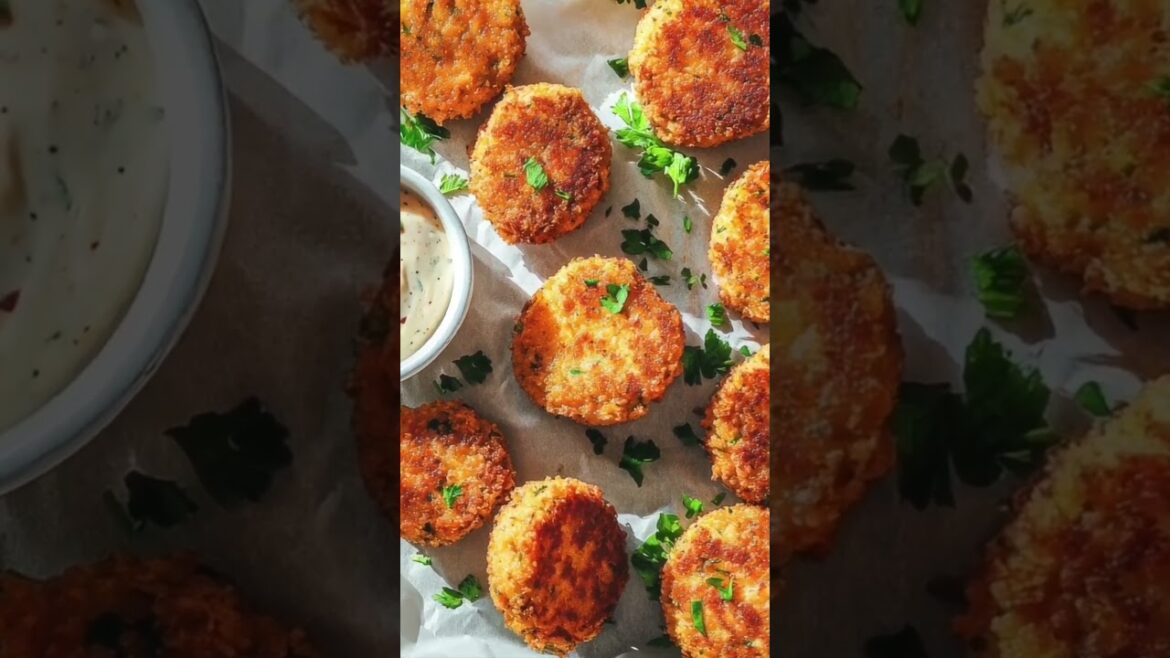 How Maryland Crab Cakes Get So Tasty! #travelvlog #crabcakes #foodietravel