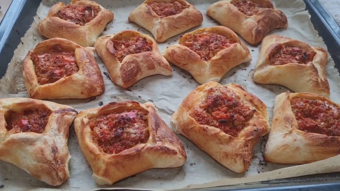 Bu pideleri gectigimiz hafta 3 kere yaptim herkes begendi tarifi sizede veriyorum