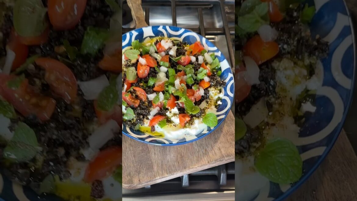 Delicious Yogurt Layers Dip #yogurtdip #zaatar #sumac #fetacheese #olive #oliveoil