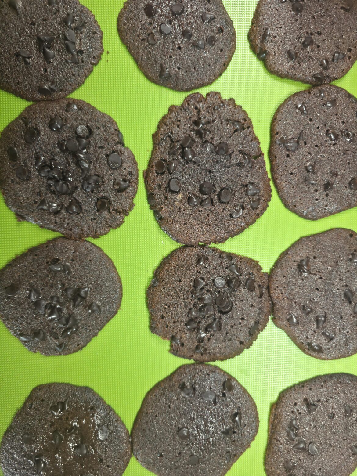 Keto Mint Chocolate Chip Cookies