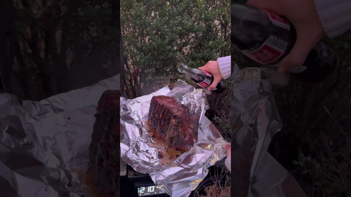 Bbq pulled pork sandwiches #bbq #pulledpork #webergrills #smoker #dinnerideas