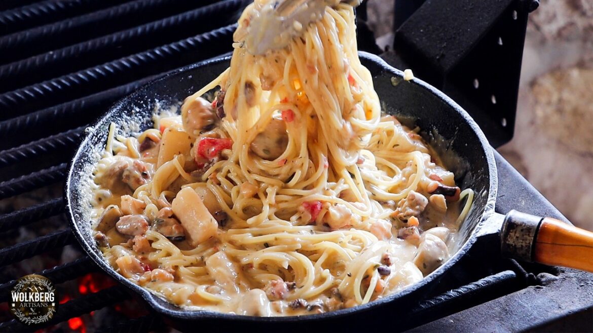 Mixed Seafood Spaghetti with Garlic & Herb Cream Sauce | Quick and Easy recipes at home | Datenight Mixed Seafood Spaghetti with Garlic & Herb Cream Sauce | Quick and Easy recipes at home | Datenight