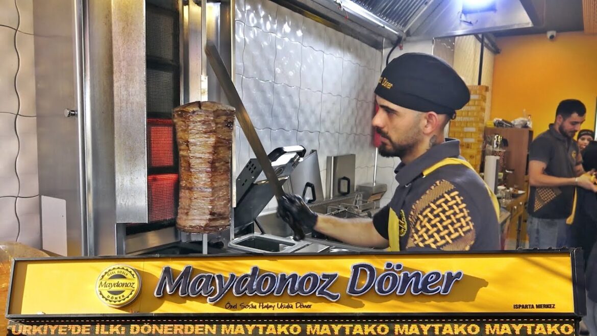 How To Make Döner Iskender Kebab Are Made Robotic Döner Cutting at Maydanoz Doner Kebap Restaurant