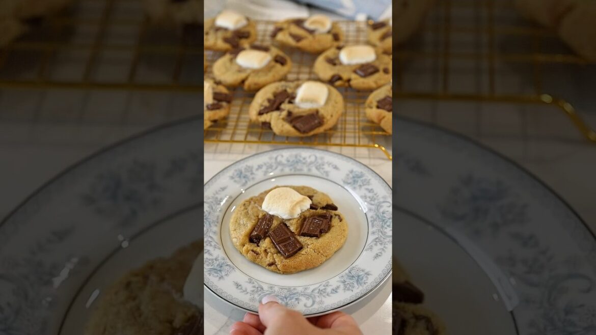 Toasted Marshmallow S’mores Cookies-get the recipe at simplyashleyelaine.com