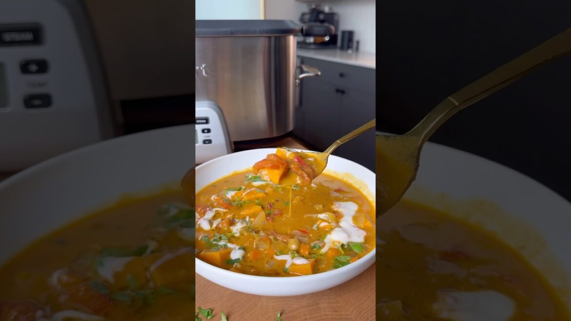 SLOW COOKER MOROCCAN CHICKPEA STEW