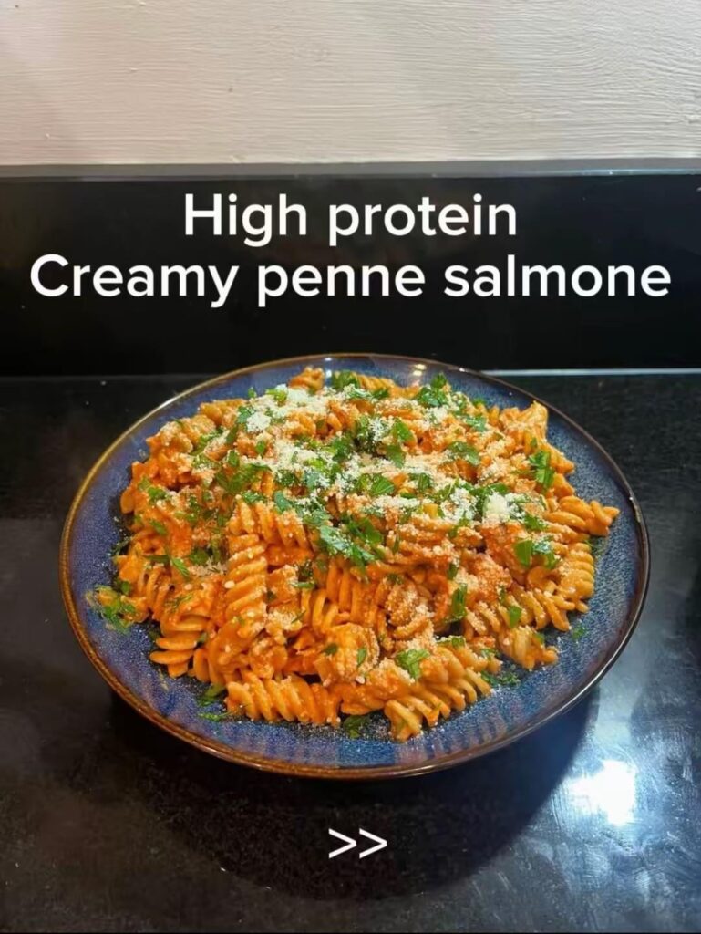 Creamy salmon pasta