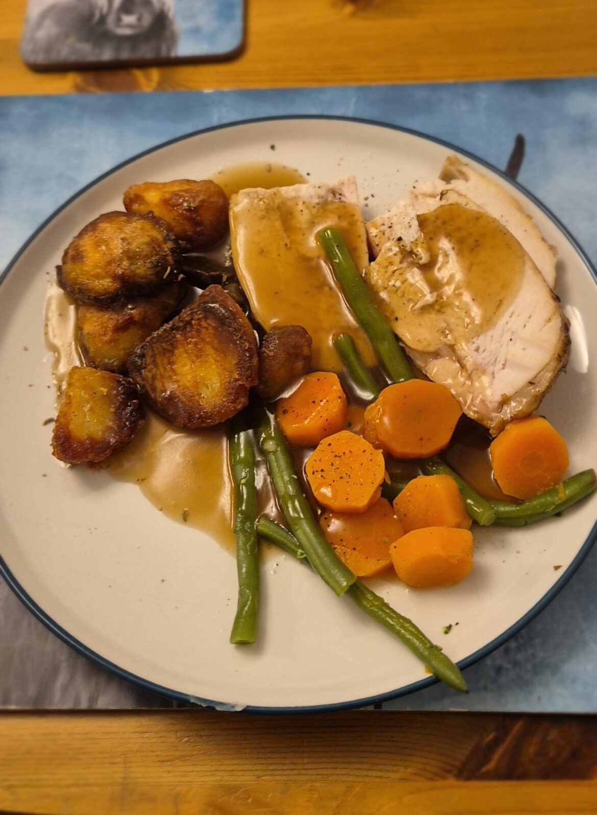 Only had a little time in between Christmas decorating, so threw together a mini roast in a short amount of time. (im calorie counting)