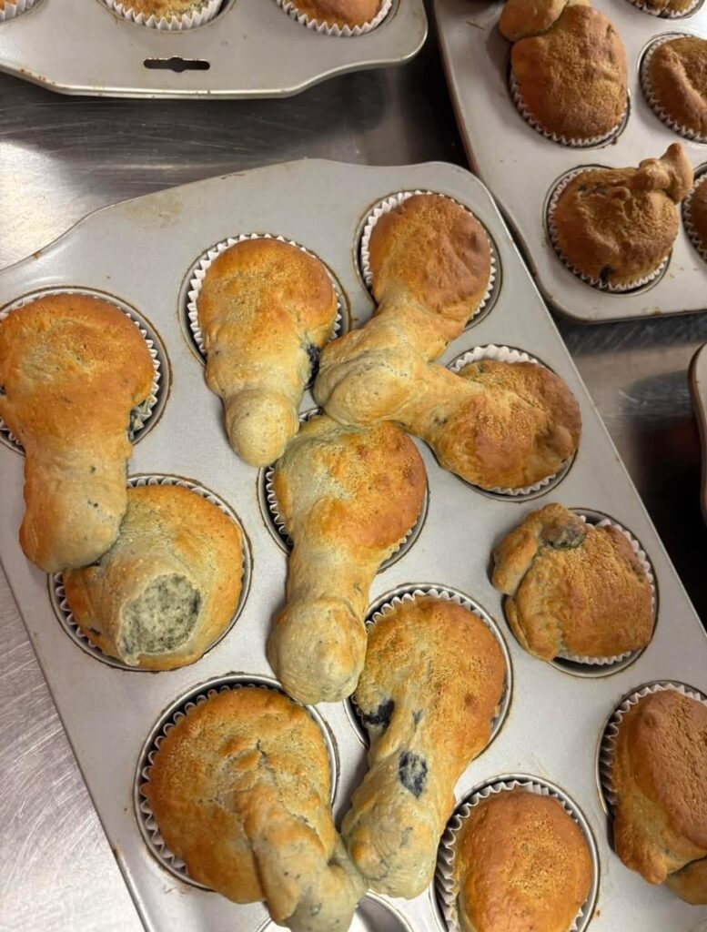 Update: After my muffins went viral for looking... inappropriate, i finally figured out the reason why this happened