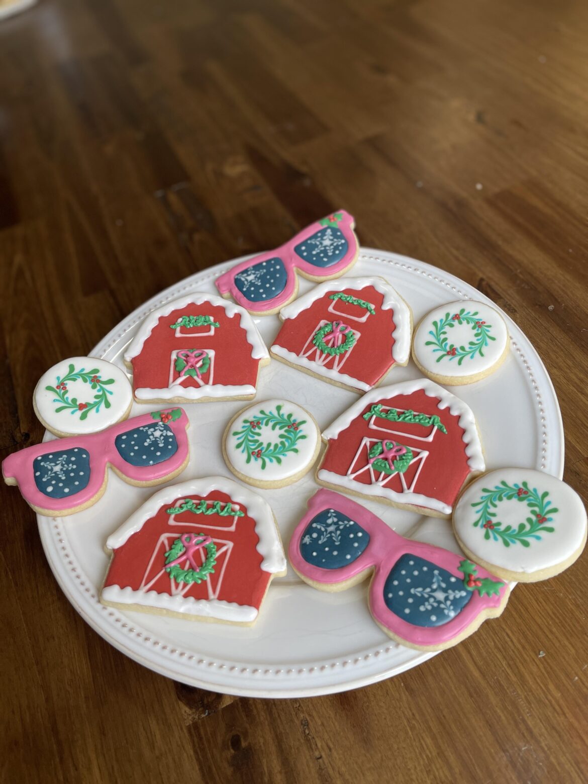 Finally reached the point of being able to throw together a themed set based on the cutters my toddler picks out. Loving our Christmas set.