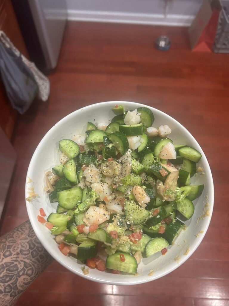 Shrimp and cucumber salad - 216 calories 25.4g protein