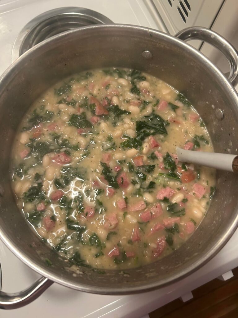 White bean, ham & kale soup