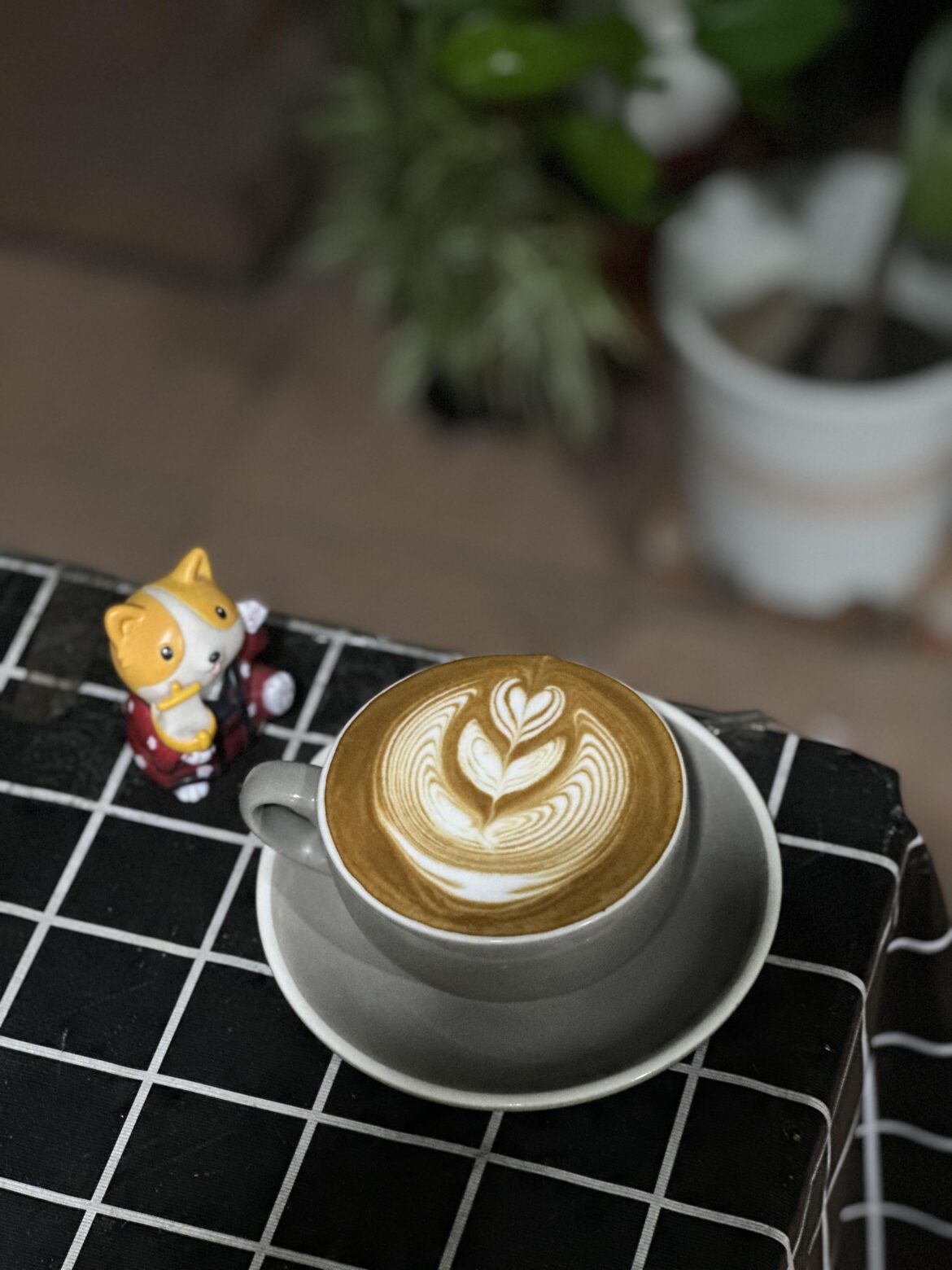 Watch me pour winged tulip latte art