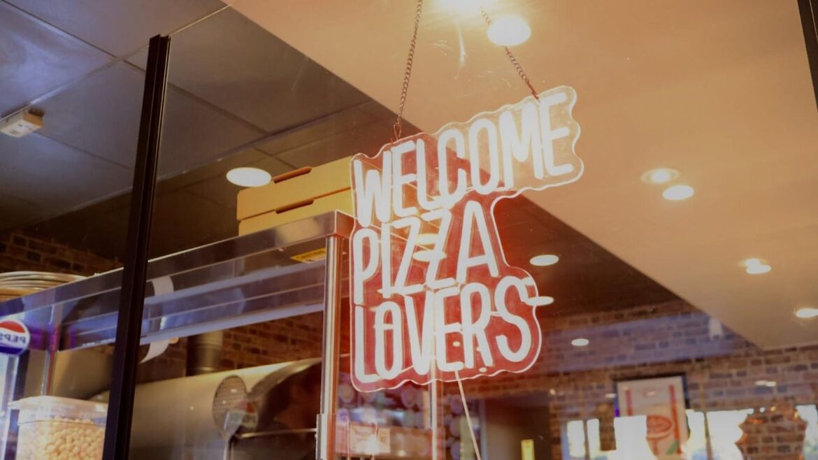 New-ish pizzeria slices Neapolitan pies — and a ribbon