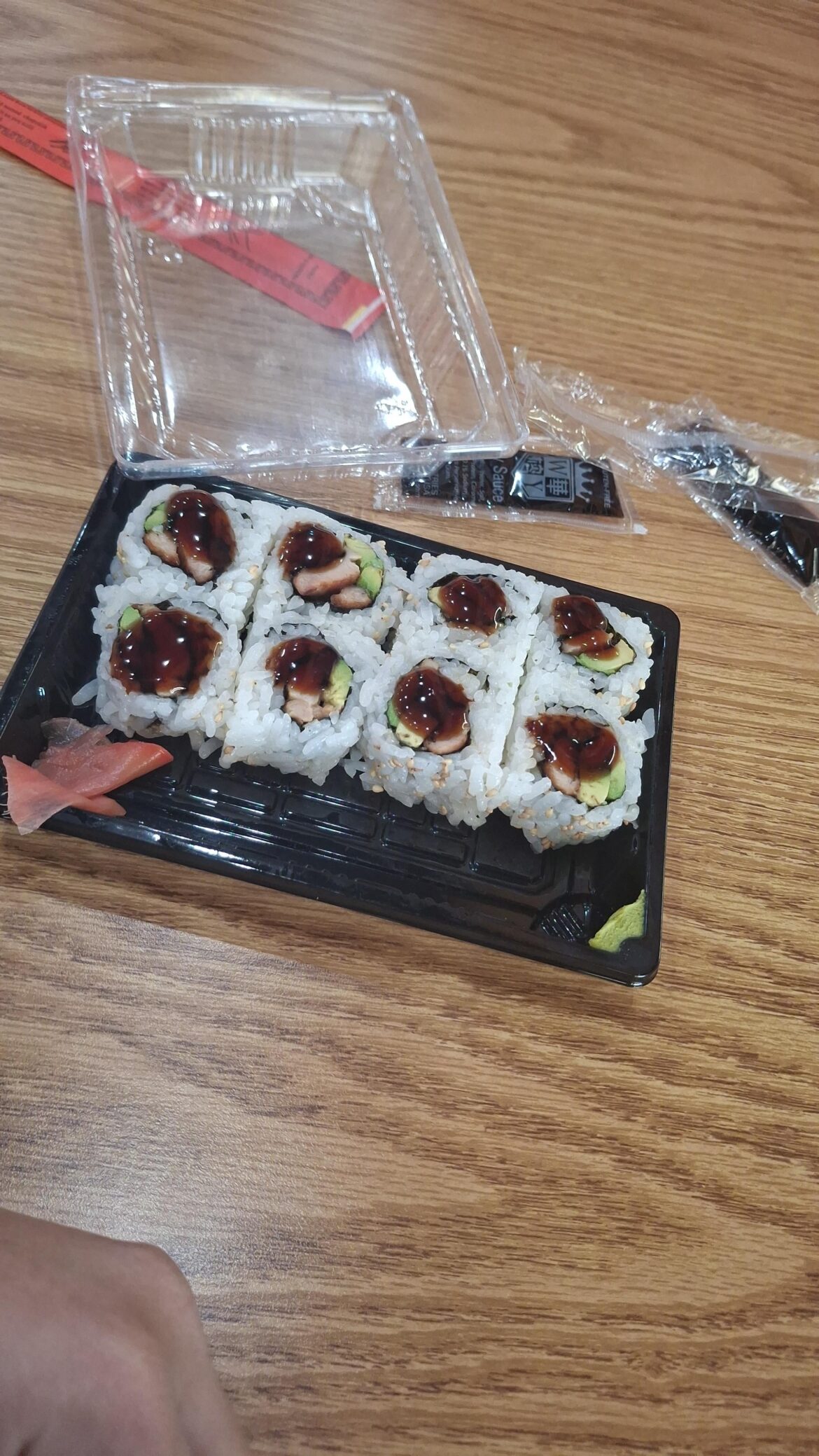 Friend of mine just told me that there is no difference between restaurant sushi and store sushi. 😑