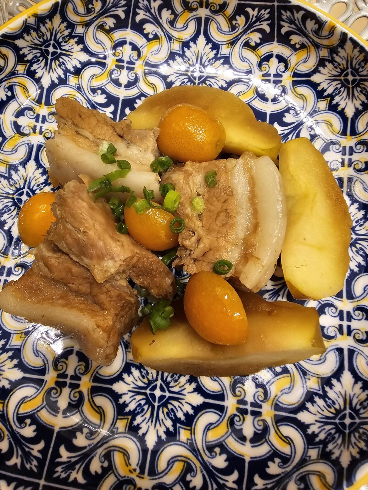 Kakuni with kinkan and apples