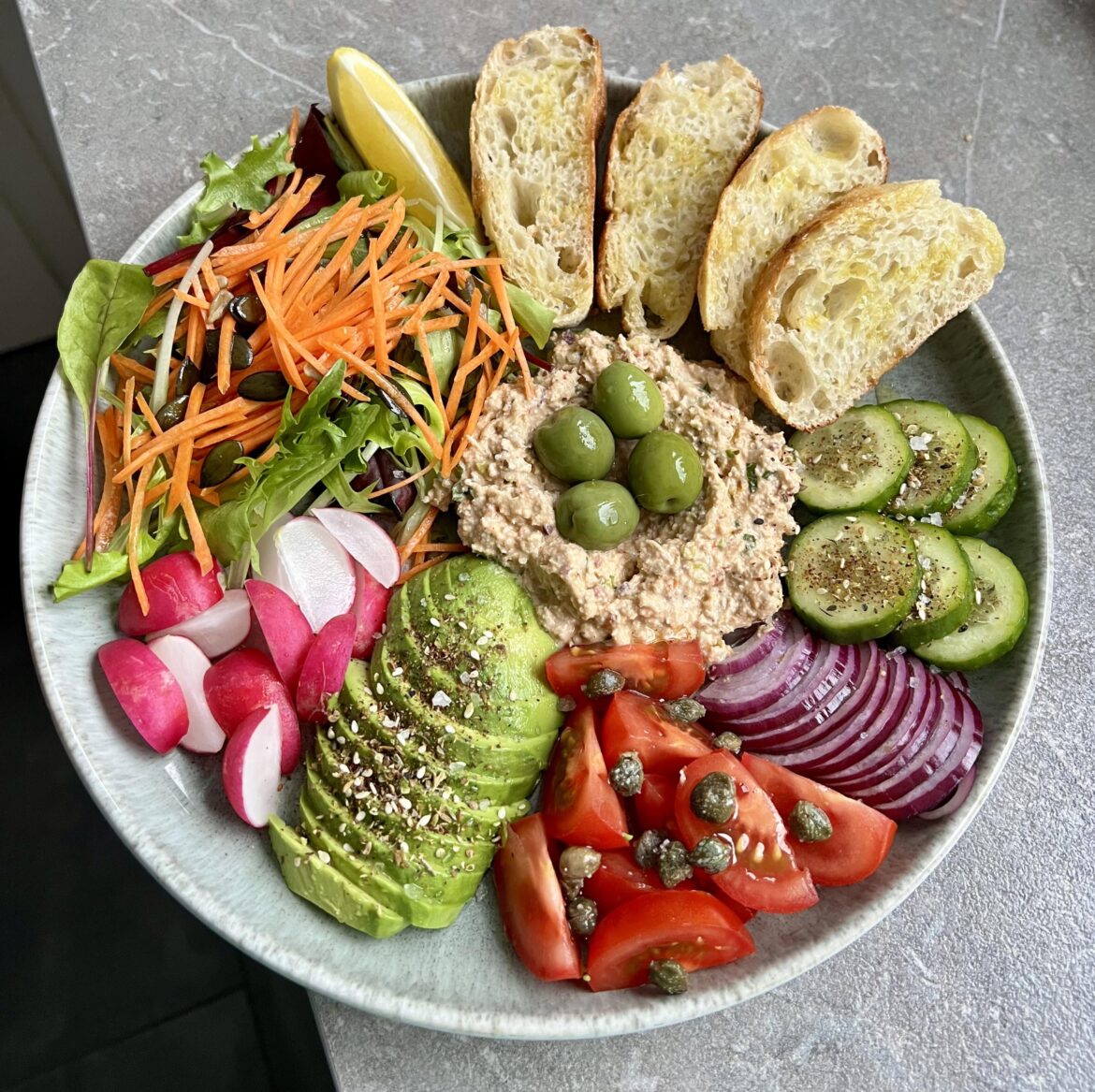 I love a big breakfast/lunch plate