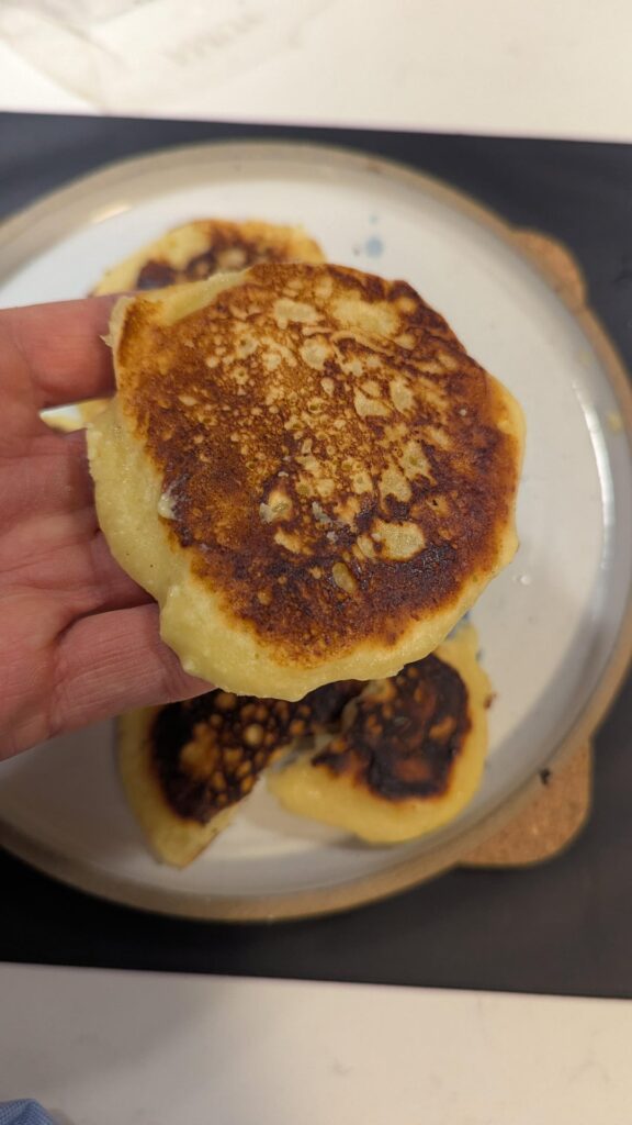 A slow Russian breakfast to start this Tuesday - Syrniki