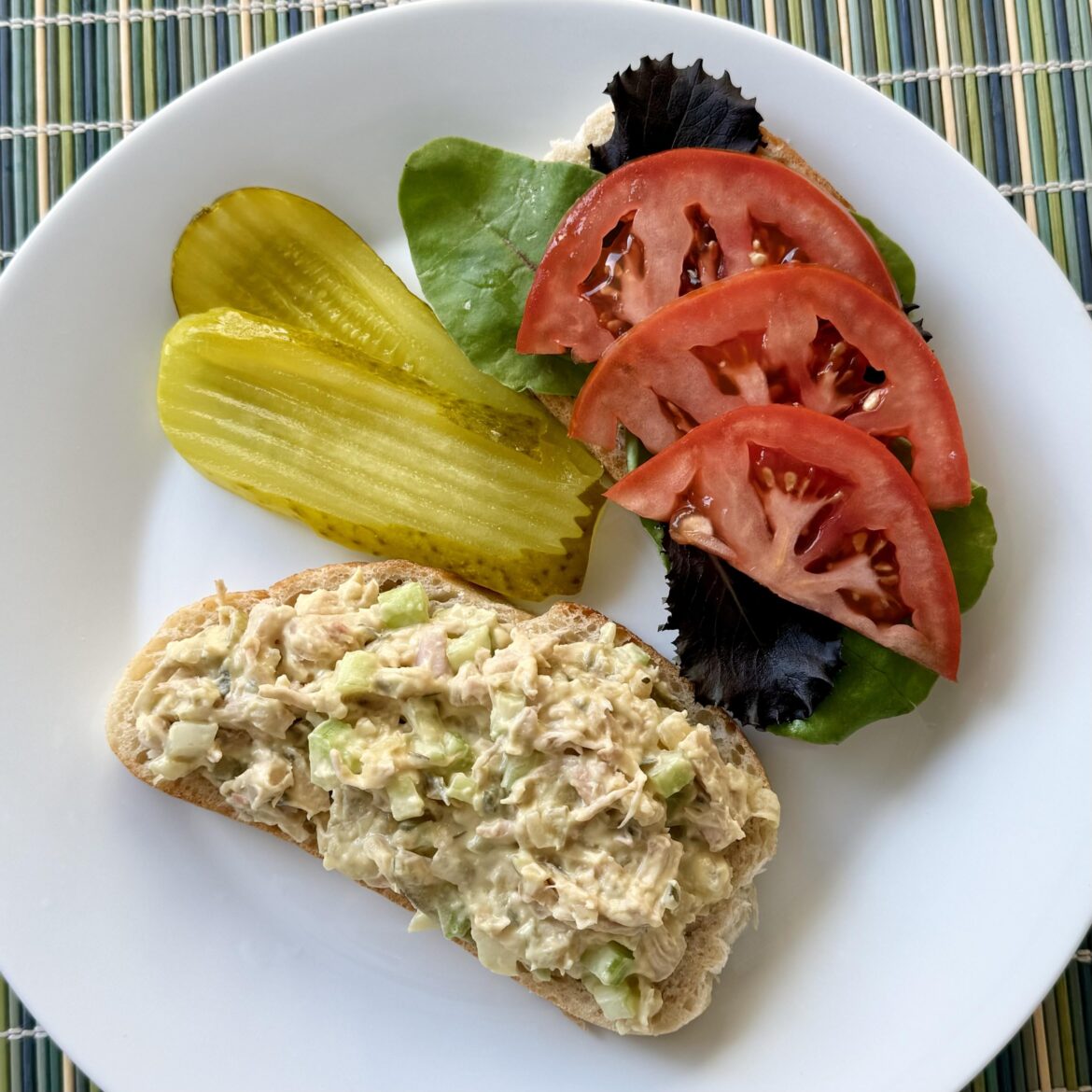 Vegan "Tuna" Salad 🌱 with jackfruit, white beans, fresh celery, onions, pickles & dressing. A simply delish dish with no fish.