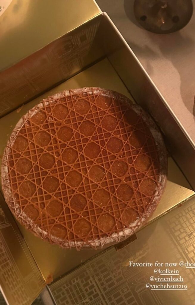 anyone know how i can achieve this geometric design on a cake?