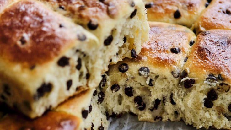 Éveil bakery's fluffy chocolate chip brioche. © Boulangerie Éveil