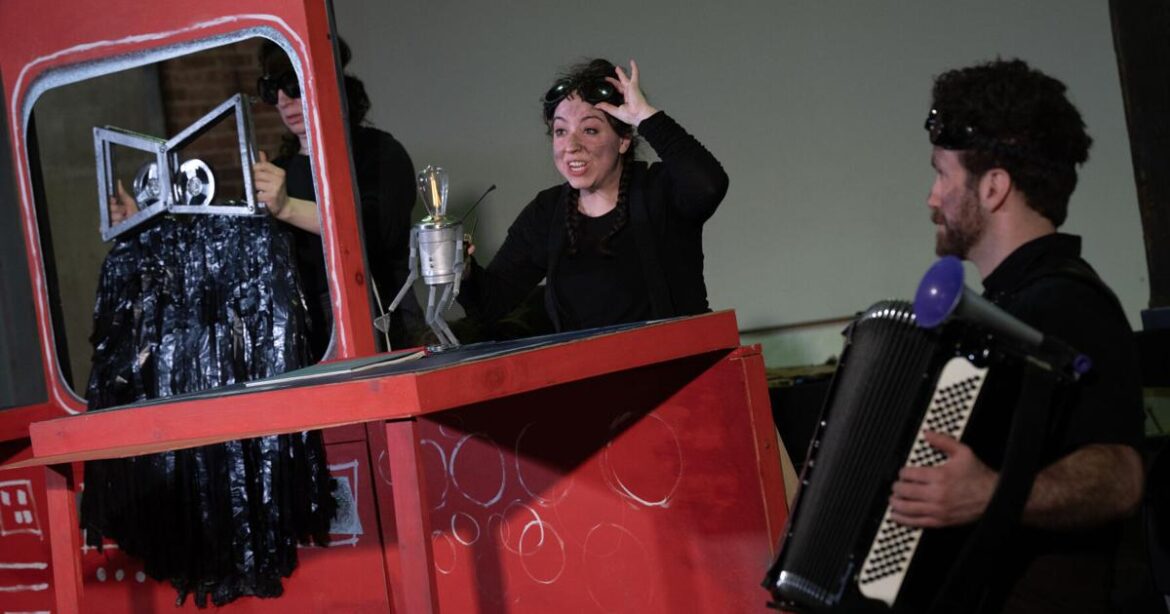 Puppet fest, wine tasting and speed dating: This week’s Hyde Park happenings | Evening Digest Puppet fest, wine tasting and speed dating: This week's Hyde Park happenings | Evening Digest