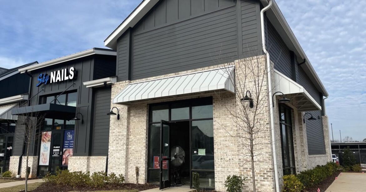 Aiken eateries opening, store to closing