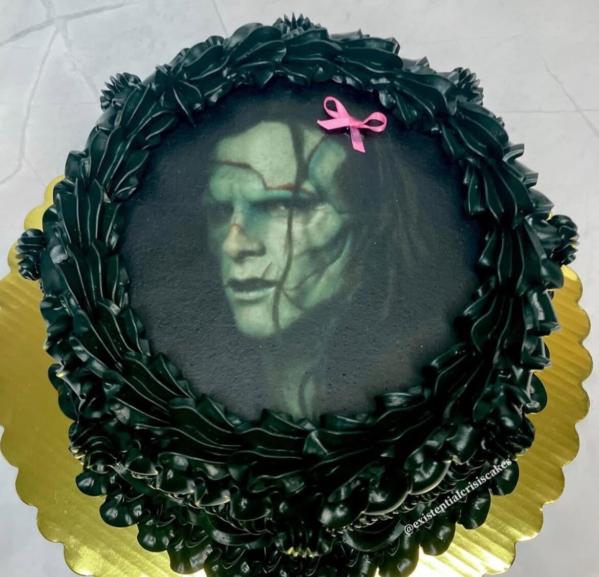 looking for a custom cake decorator