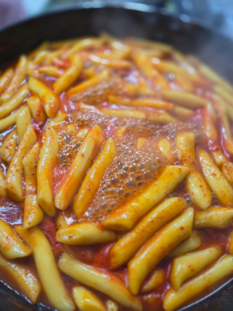 Tteokbokki 😊 It’s so delicious when you put fish cakes 🍢 on skewers and enjoy them with the broth, I just had to spread the word~^^