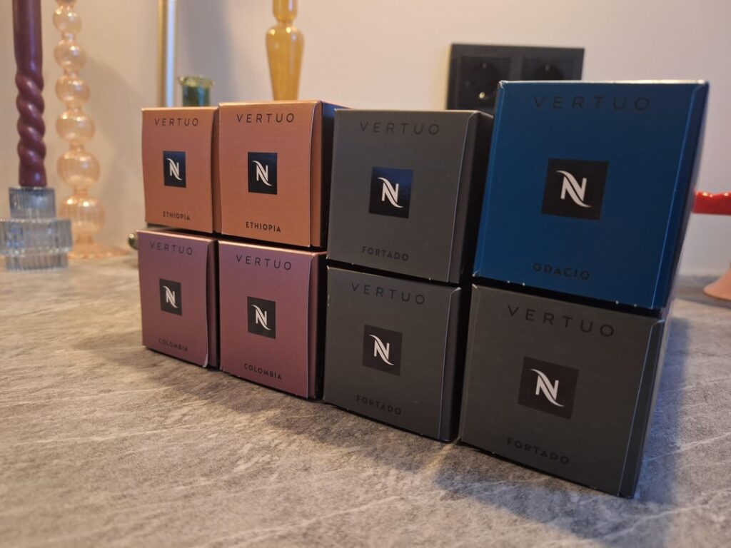 8 doosjes Nespresso Vertuo cups over – apparaat kapot 😅