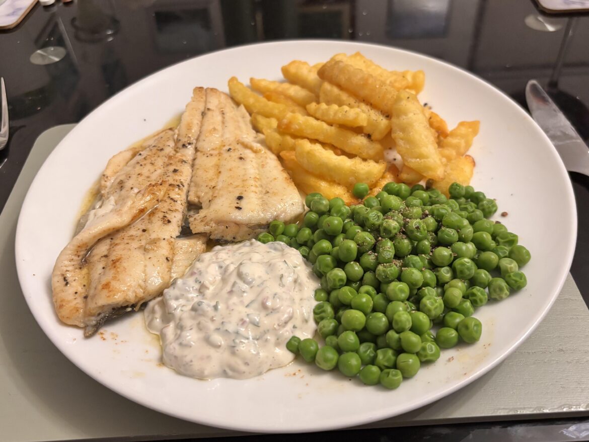 Plaice fillet fried in butter with homemade tartare sauce, chips n peas
