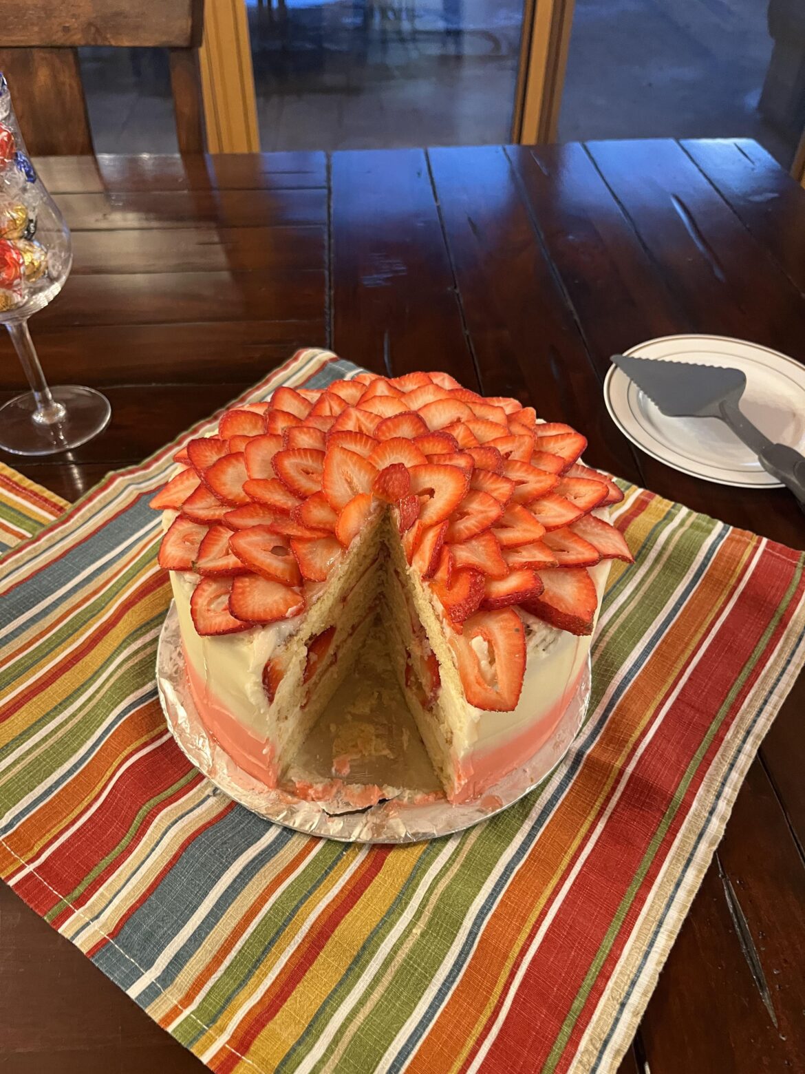 strawb cake w/ cream cheese frosting