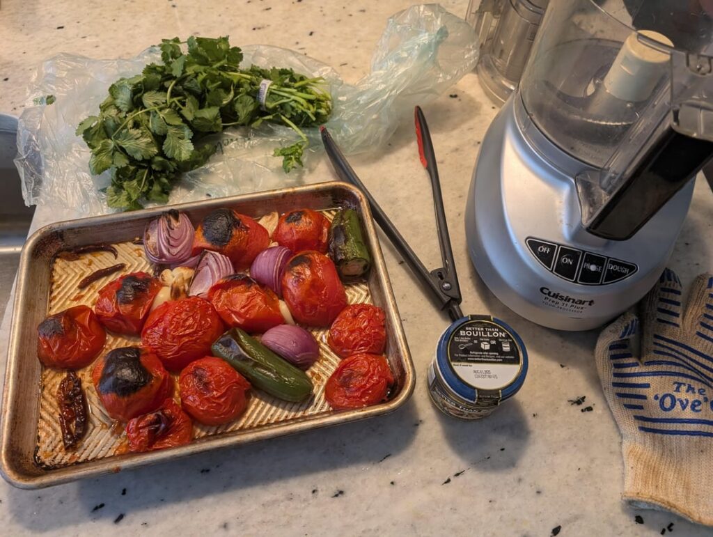 Quick roasted salsa roja this morning