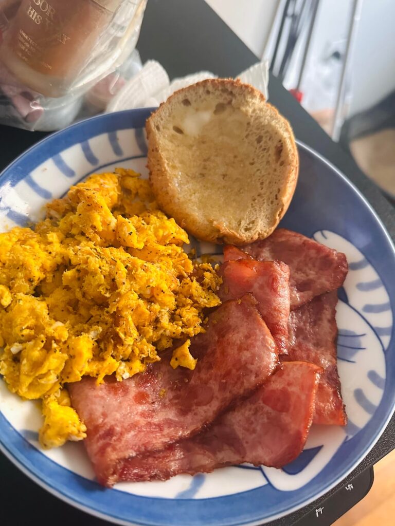 I love blue (heirloom) eggs :D