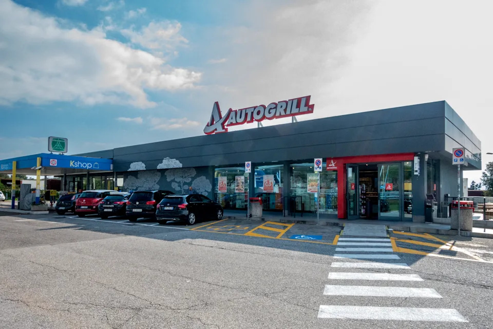 Trieste  IT  Oct 15, 2024 Autogrill, a popular roadside stop in Italy, offers travelers convenience with parking, restrooms, a shop, and a café serving snacks, coffee, and local specialties.