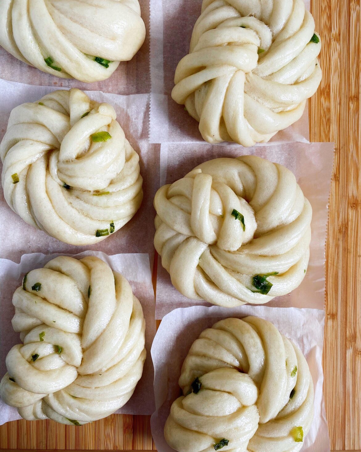 Huajuan (花捲) - steamed scallion buns