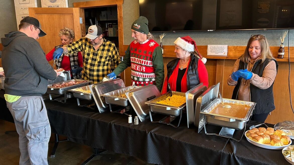 Appleton restaurants give free Christmas meals for community members in need station icon
