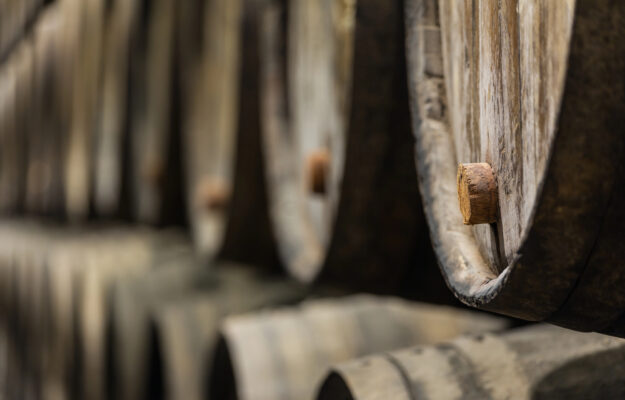 From bigger denominations to “jewel” ones: stocks of Italian wine grow News