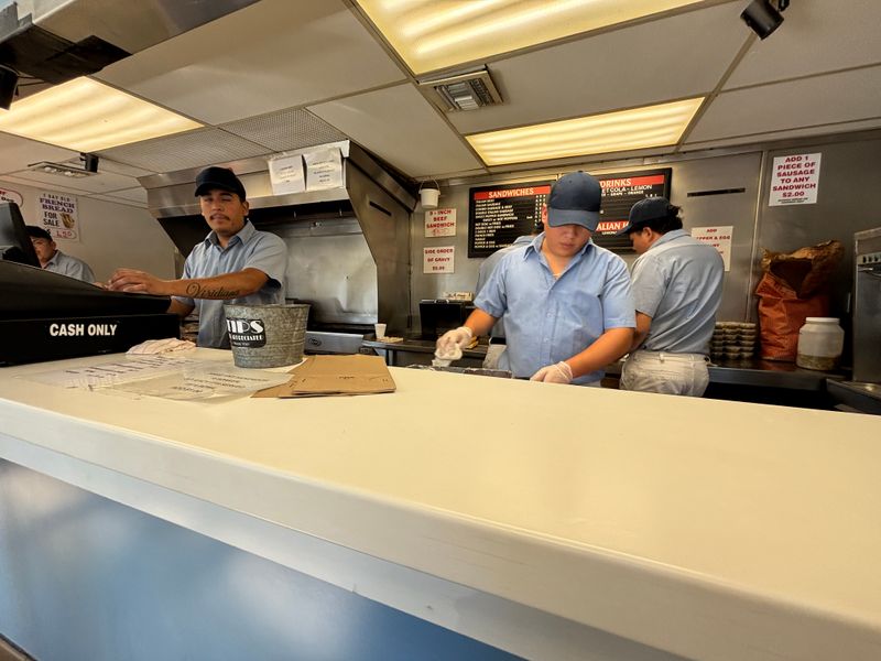 This Illinois Italian Beef Shop Has Regulars Debating The Perfect Dip Like It’s A Sport 7 How To Order Like A Local