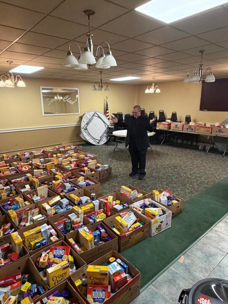Hazleton Swing Club holds annual Christmas Basket Food Giveaway – Hazleton Standard Speaker