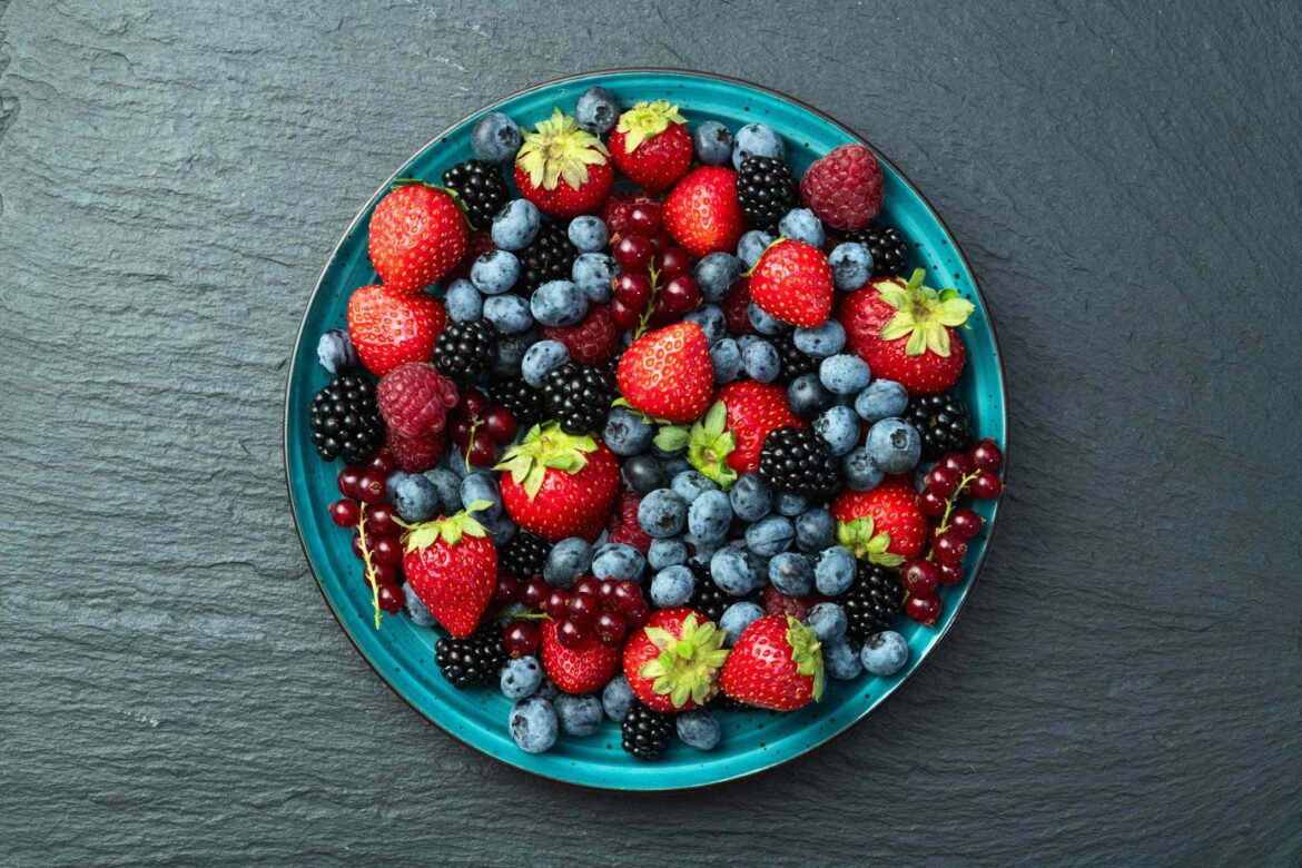 11 Foods and Drinks With More Heart-Healthy Polyphenols Than Berries