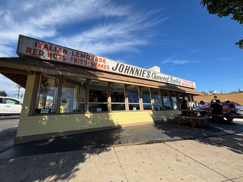 This Illinois Italian Beef Shop Has Regulars Debating The Perfect Dip Like It’s A Sport 8 When To Go And What To Expect