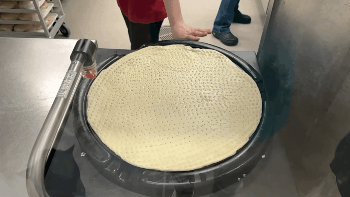 Costco Pizza saucer (in slo-mo)