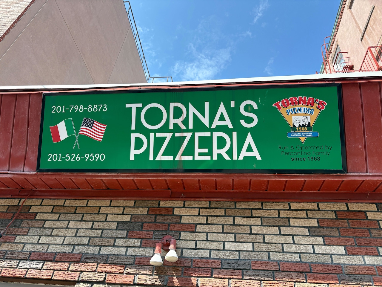 Torna's Pizzeria storefront in Hoboken, NJ