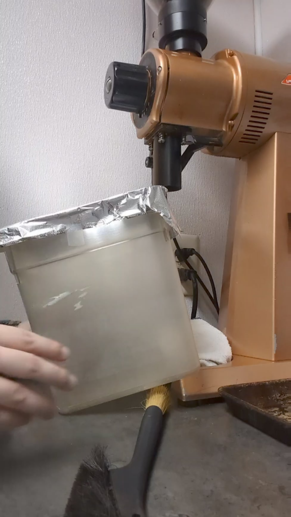 I usually hate making cold brew bc the grounds get everywhere. So I made a little barrier out of aluminum foil to trap the grounds