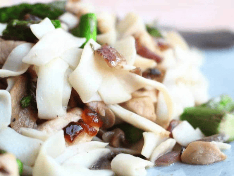 Chicken Stir Fry Shirataki Noodles close up.