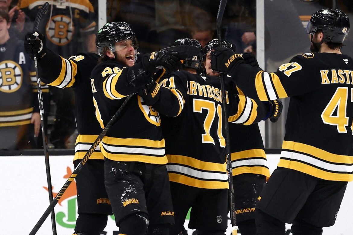 3 Stars: Bruins one-two punch up front is cooking once again - 98.5 The Sports Hub