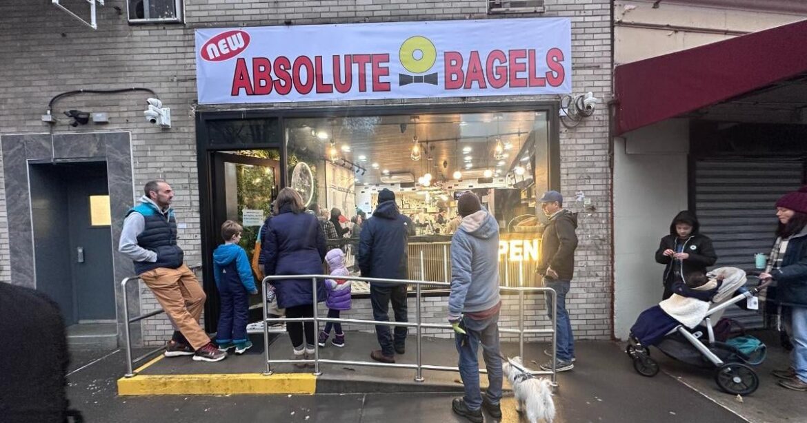 New Absolute Bagel opens in same location (B'way & W 107)
