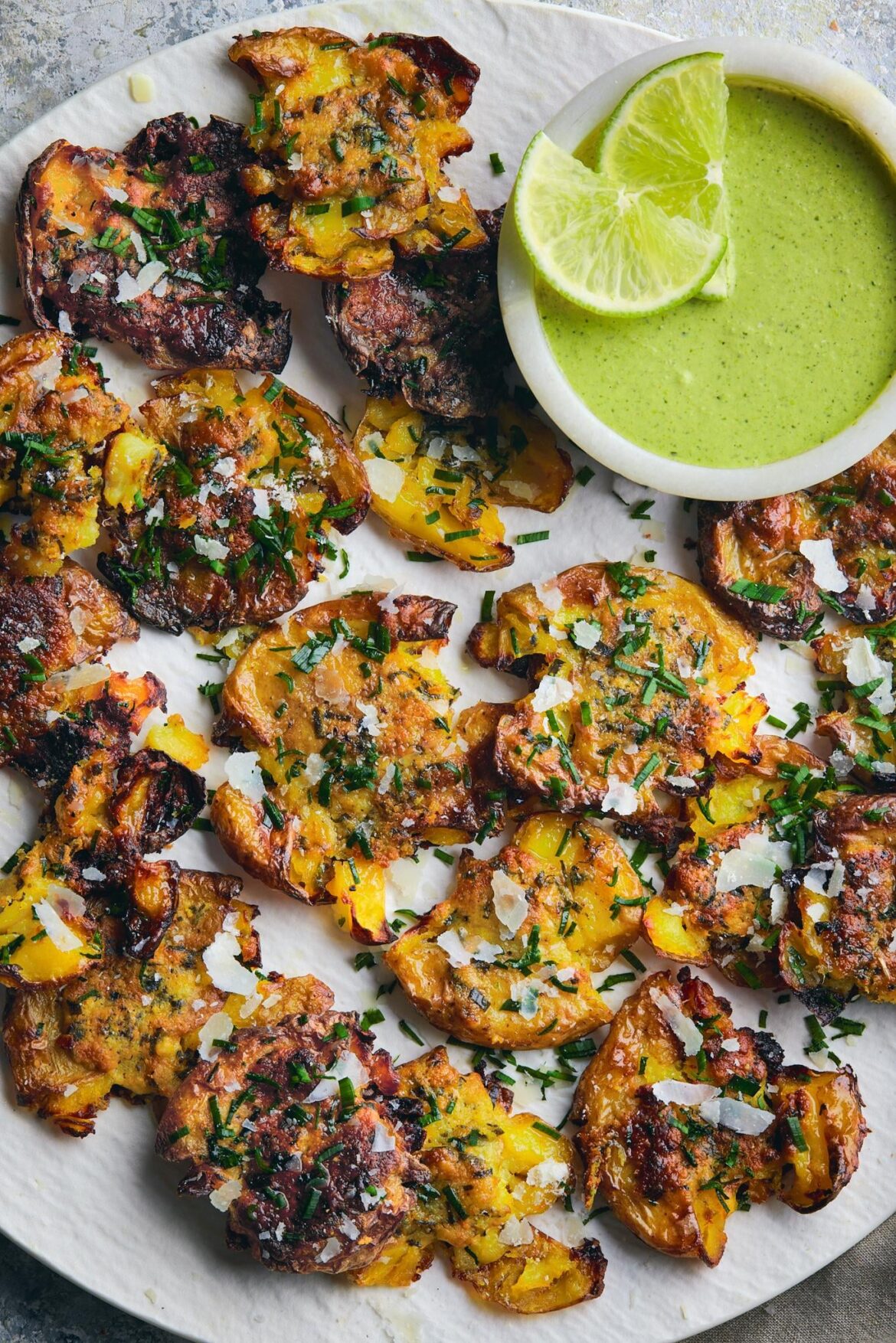 It's cold and I just want to eat potatoes (Crispy Garlic-Parmesan Smashed Potatoes)