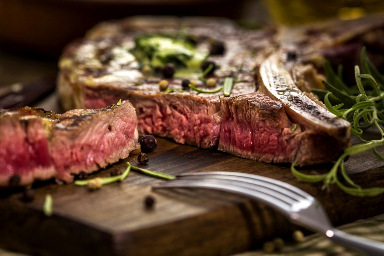 Bistecca alla fiorentina © GMVozd/iStock